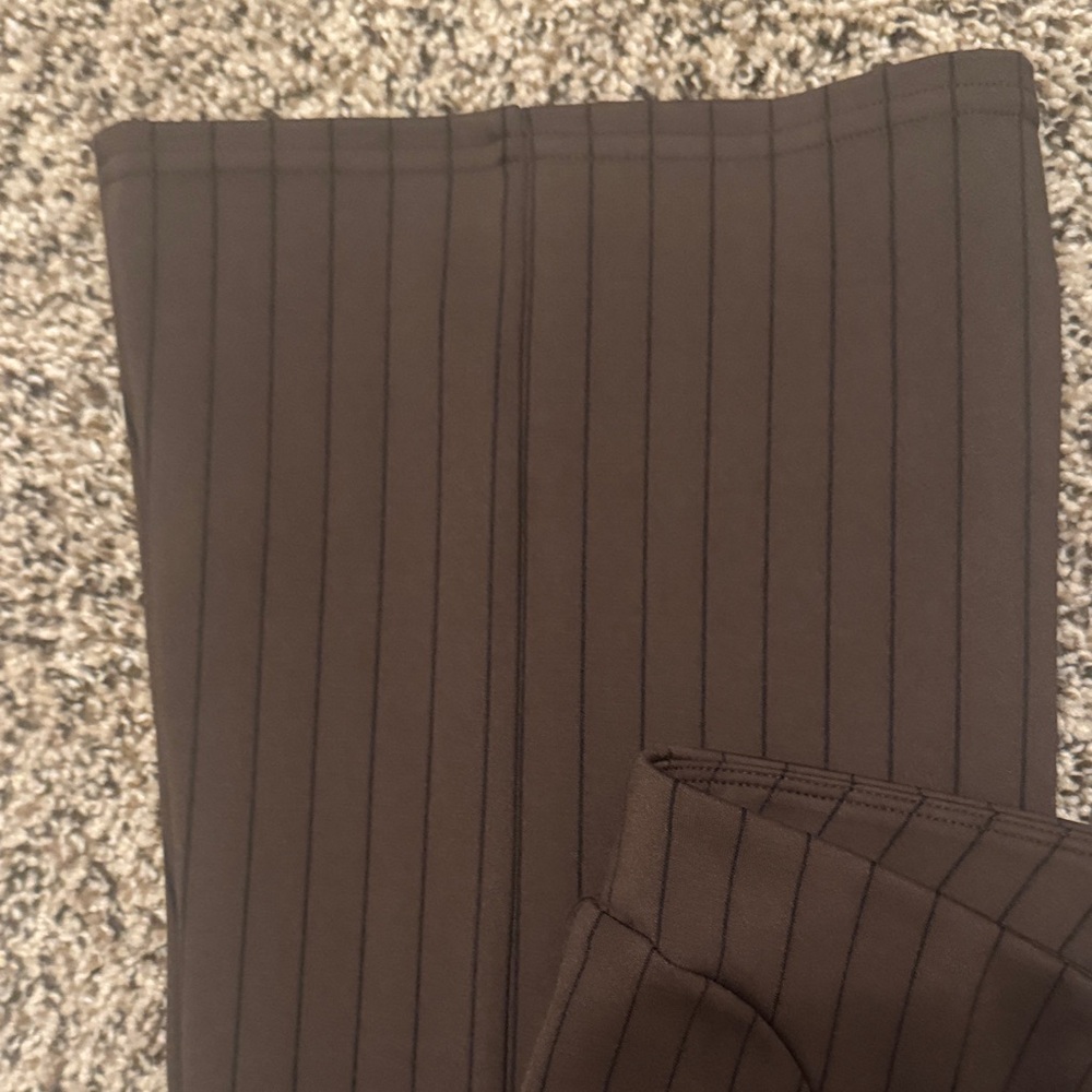 Women’s Alo High waist Pinstripe Flare Legging sz M - Picture 6 of 8